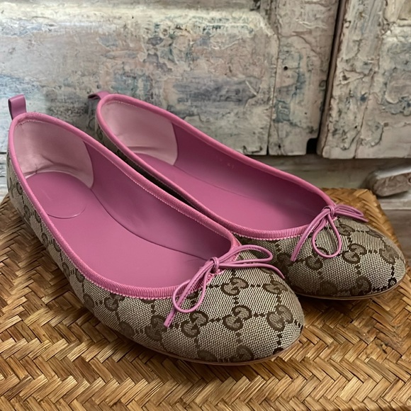 EUC GUCCI Canvas Monogrammed Flats with Pink Trim/Bow Sz 41 with Dustbag - Picture 1 of 13